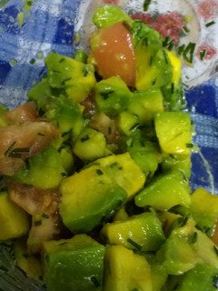 Una foto de Ensalada de palta y tomate