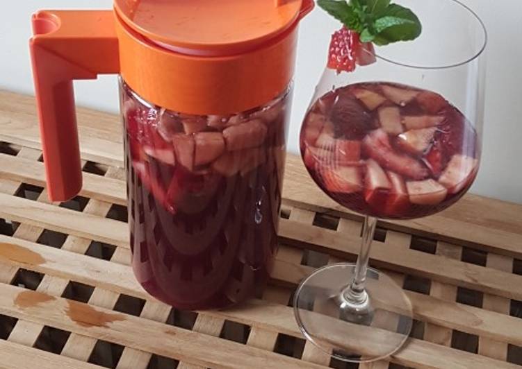 Steps to Make Homemade Sangria (cocktail)