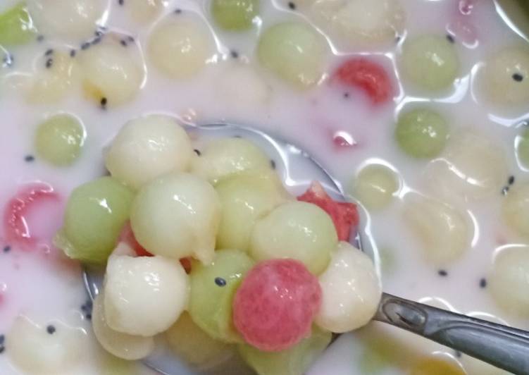 Langkah Mudah untuk Menyiapkan Es buah bulat 😂, Enak