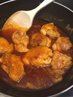 Una foto de Pollo en salsa de sobrasada y miel
