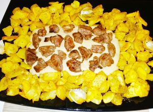 Foto principal de Picos de solomillo de ternera con salsa roquefort