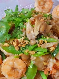 Hình của món Tôm xào thập cẩm với chân nấm.