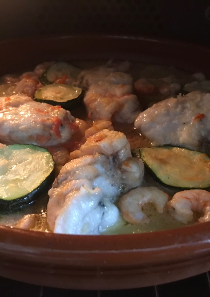 Una foto de Cazuela de rape y gambas 🦐 con verduras al micro (lékué)