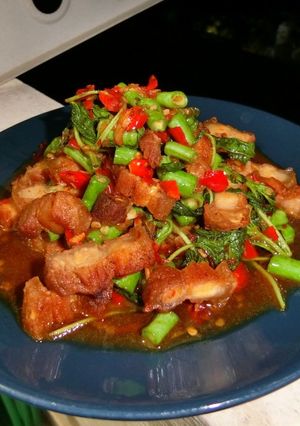 รูปของ กระเพราหมูกรอบ