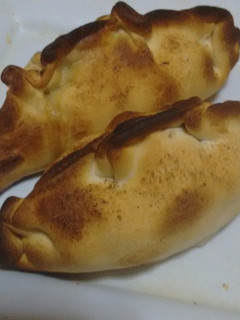 Una foto de Empanadas de pera, queso, nueces y pasas rubias