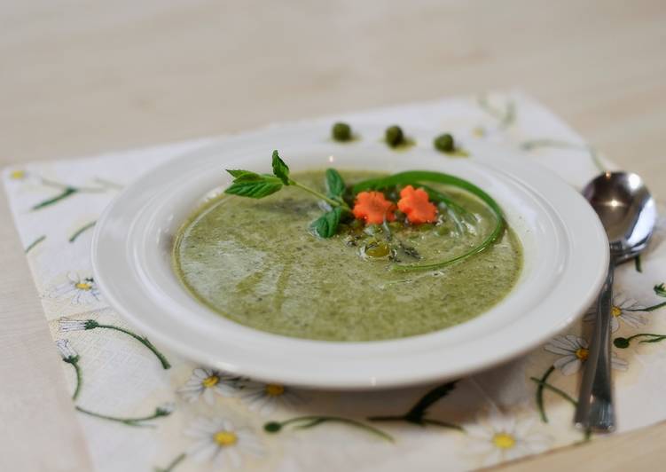 Pea soup with mint and ginger
