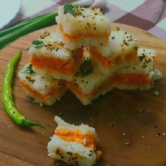 Lehsuniya Millet Dhokla A picture of Lehsuniya Millet Dhokla.