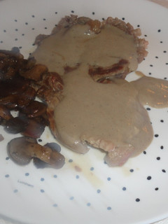 Una foto de Ternera a la plancha con salsa de setas