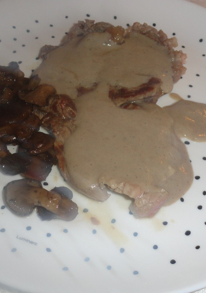 Una foto de Ternera a la plancha con salsa de setas