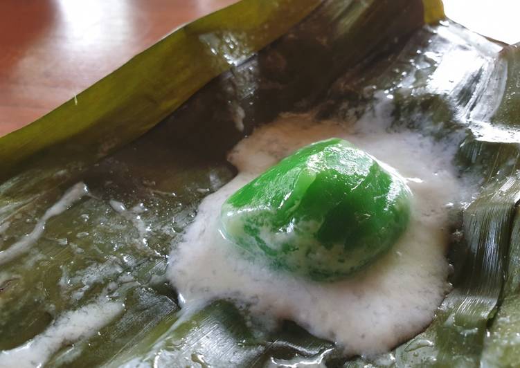 Bugis Mandi (steam gluten rice cake) Bugis Mandi (steam gluten rice cake)