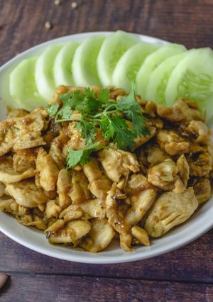 รูปของ ไก่กระเทียม พริกไทย ทำง่ายๆ อร่อยไวๆ😋