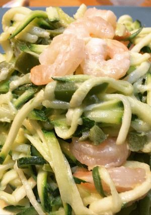Una foto de Fideos de zapallos italianos con camarones | Método Grez