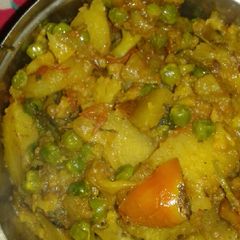 A picture of Aalo gobhe or mater ke sabjee.
