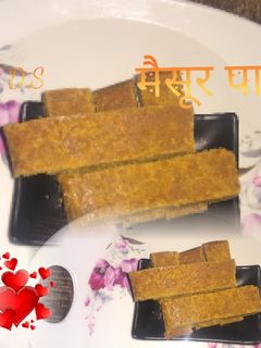 मैसूर पाक(mysore pak recipe in hindi) रेसिपी मुख्य फोटो