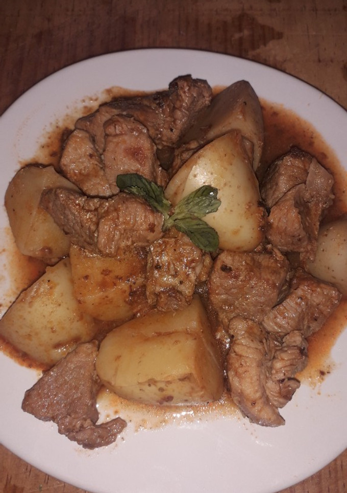 Una foto de Carne de cerdo en V8 con papas