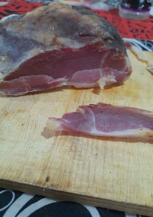 Una foto de Jamón crudo casero