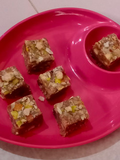 ગુંદર પાક (Gundar Paak Recipe In Gujarati) રેસીપી મુખ્ય ફોટો