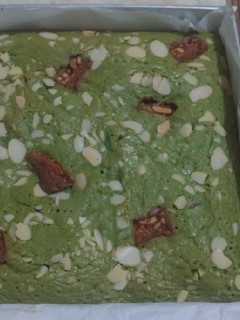Foto resep Green tea brownies with snicker