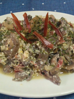 Una foto de 🍴 Revuelto de Ternera con Champiñones y Jamón Serrano 🍴