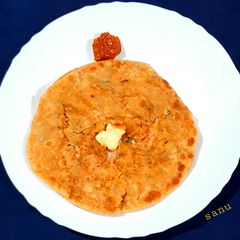 A picture of Gobhi Methi Paratha.