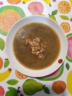 Una foto de Puré de calabacín y patata con berberechos