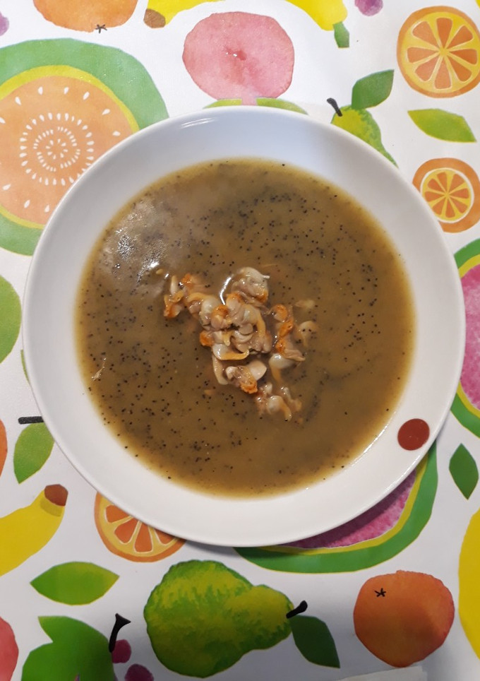 Una foto de Puré de calabacín y patata con berberechos