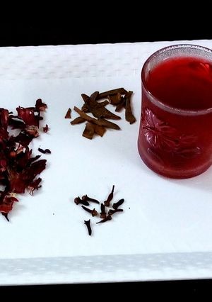 A picture of Hibiscus tea.