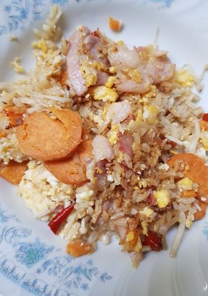 รูปของ ข้าวผัดเบคอนเห็ดเข็มทอง