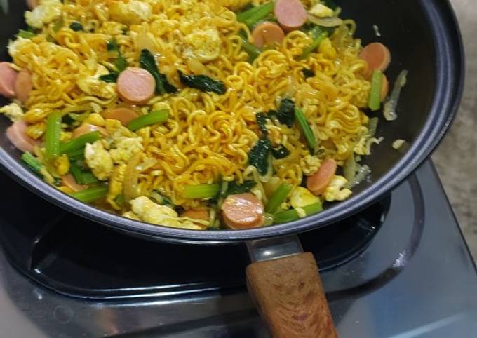 Resep Bakmi Goreng Telur Sosis 🙂🙂 Oleh Yantz Arblitz Cookpad