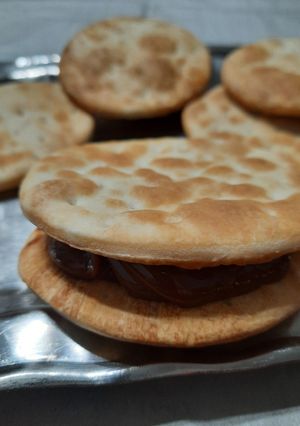 Una foto de Alfajores rápidos con discos de copetin