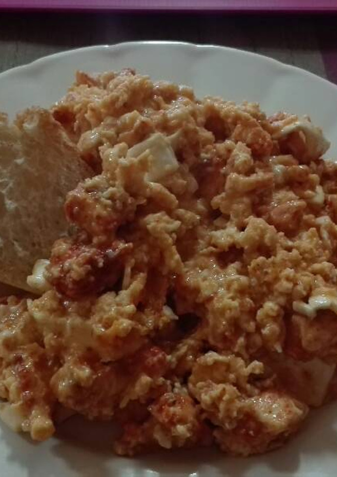 Una foto de Revuelto de pechuga y queso de cabra