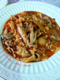 Una foto de Copos de pastas con melva canutera cocida y parmesano