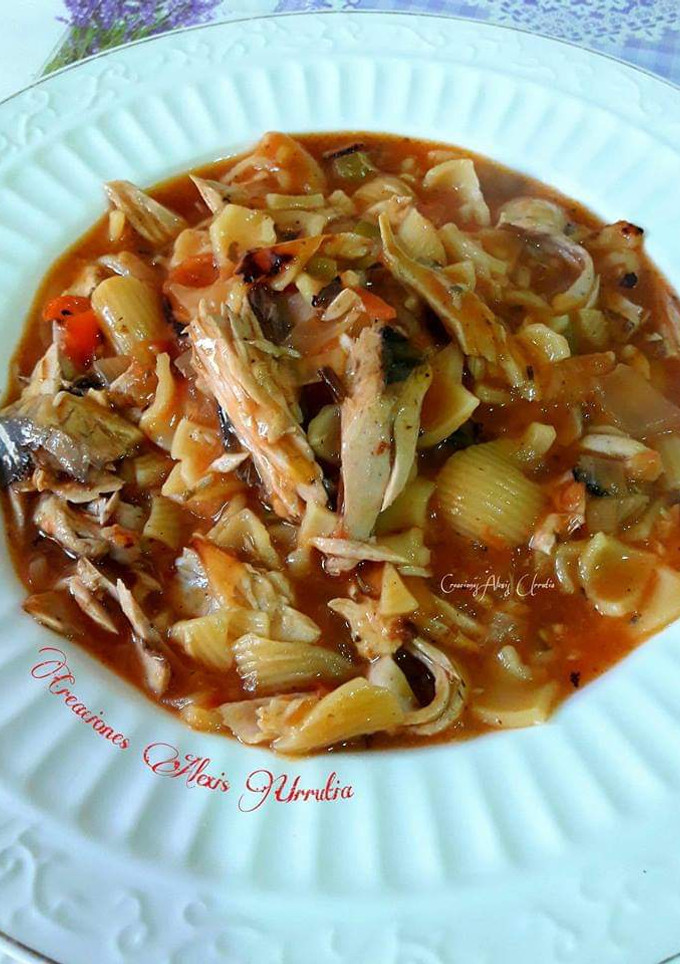 Una foto de Copos de pastas con melva canutera cocida y parmesano