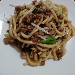 A picture of Gingery Shanghai noodles and pork.