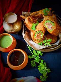 मिर्ची वड़ा (mirchi vada recipe in Hindi) रेसिपी मुख्य फोटो