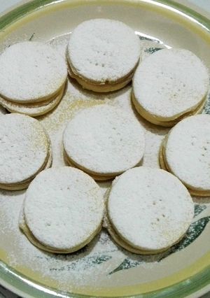 Una foto de Alfajor clásico (al-hasú)