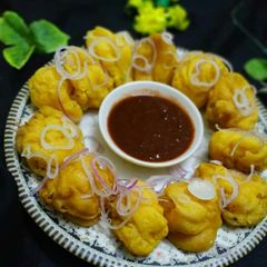 A picture of Laung chiray with special chutney.