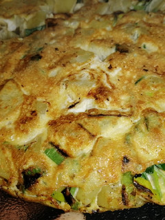 Una foto de Tortilla de papa y puerro