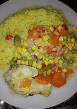Una foto de Pollo al jugo con arroz