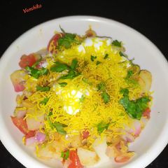A picture of Aloo chaat.