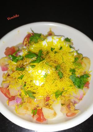 A picture of Aloo chaat.