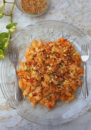 इंडियन स्टाइल मैकरॉनी(Indian style macroni recipe in hindi) रेसिपी मुख्य फोटो