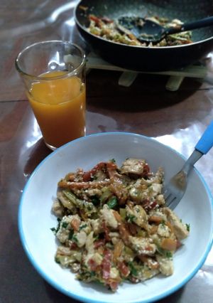 Una foto de Wok de pollo y vegetales ¡!¡!