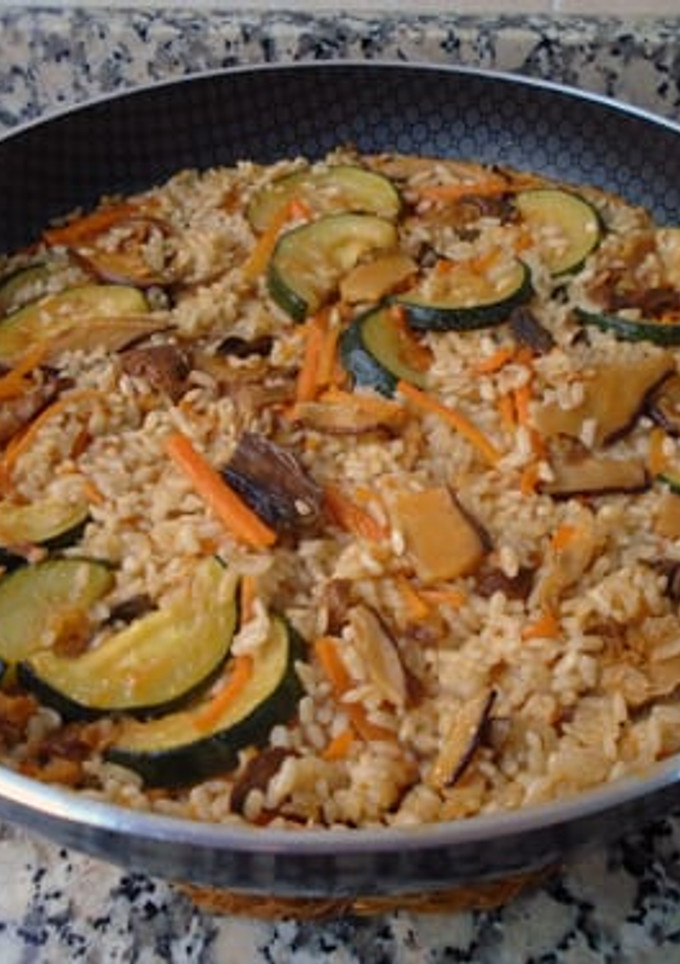 Una foto de Arroz con setas y verduras