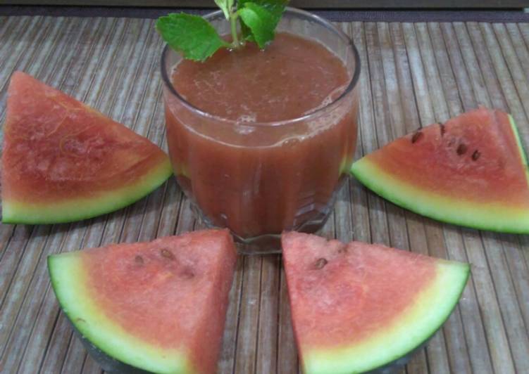 How to Prepare Quick Chilled Watermelon Gazpacho