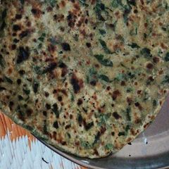 A picture of Methi paratha.