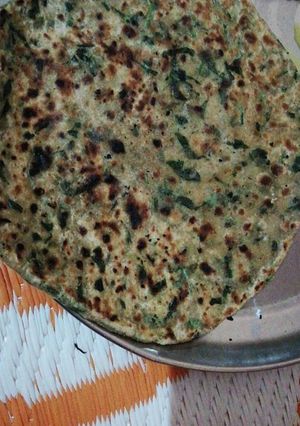 A picture of Methi paratha.