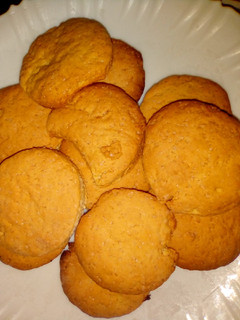 A picture of Jiko baked vanilla cookies.