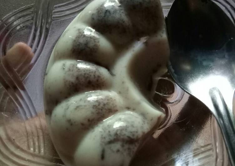 Puding susu oreo