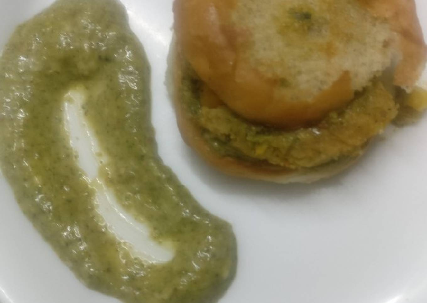 Burger with Peas tikki